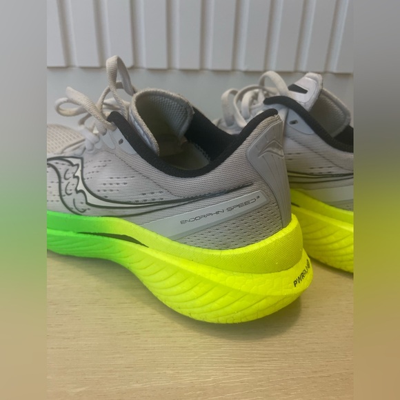 Women’s Saucony Endorphin Speed 3 Slime/White Size 9 - Picture 2 of 7